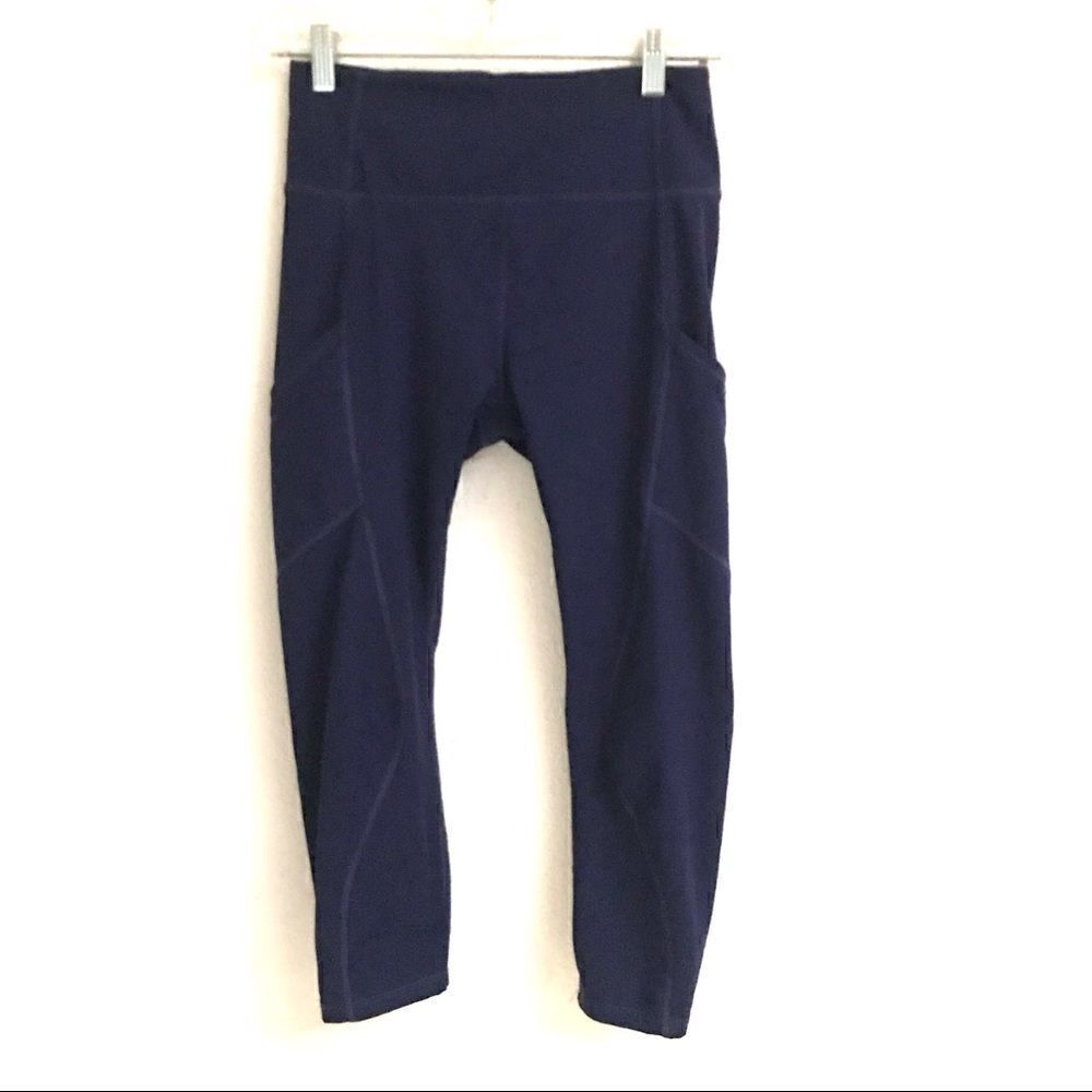 GuessānavyĀ croppedā
leggingsā
Sā